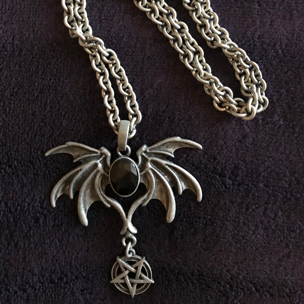 🦇 Batwing and pentagram necklace